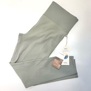 NWT-Vuori Rib Studio Legging Size XL
Women's Color-Eucalyptus